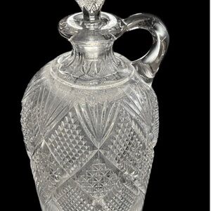 Elegant Crystal Decanter with Stopper